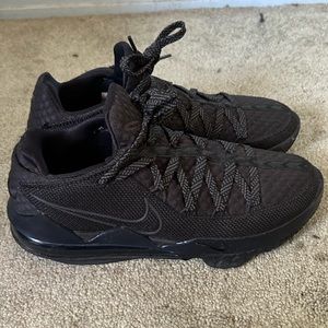 Nike LeBron XVII (17) Low - Triple Black